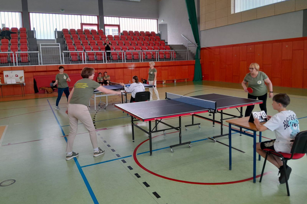 Turniej tenisa stołowego UTW o Puchar Burmistrza.