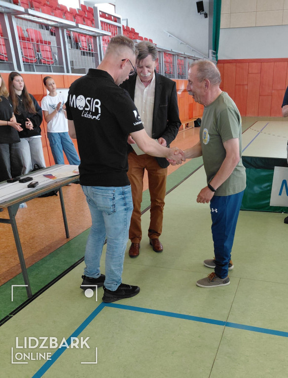 Turniej tenisa stołowego UTW o Puchar Burmistrza.