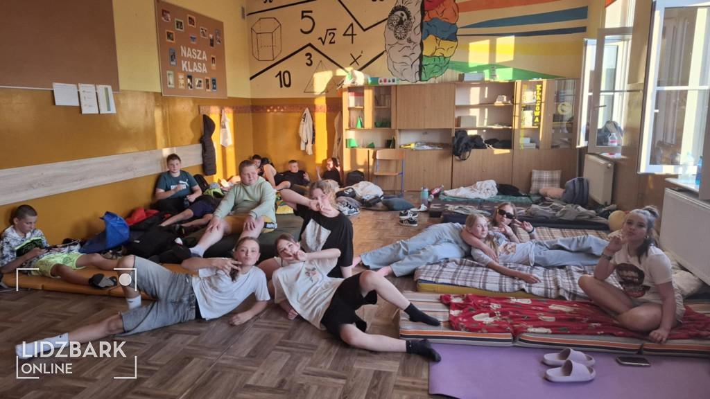 Noc w szkole?! Klasa 6b zrobiła to !