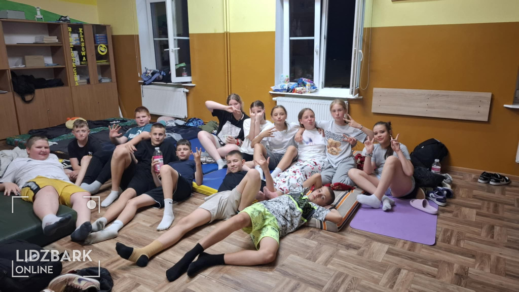 Noc w szkole?! Klasa 6b zrobiła to !