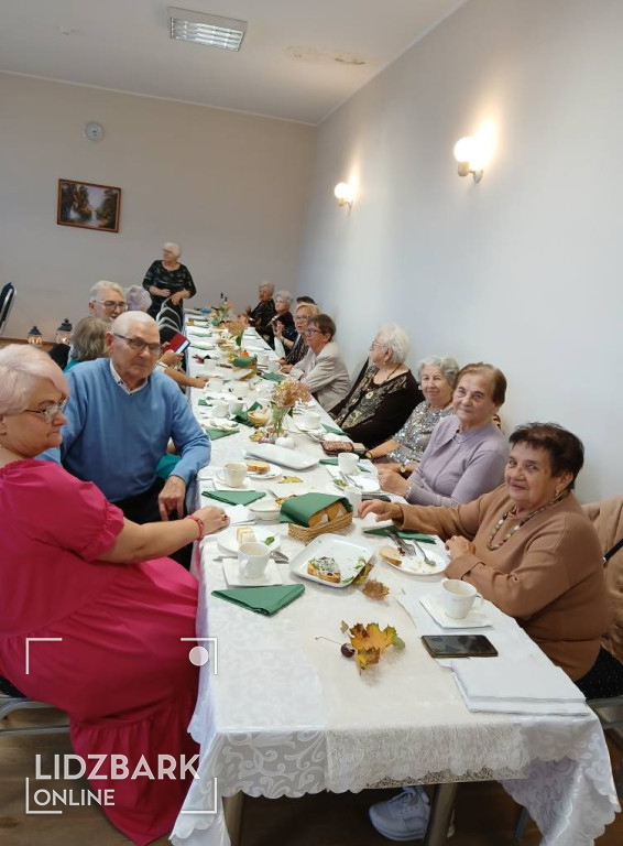 Jesień pełna tańca w Dziennym Domu Senior+