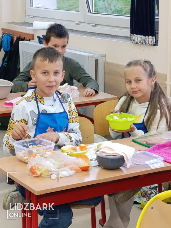 Klasowa wycieczka i witaminowa sałatka w IIa SP I
