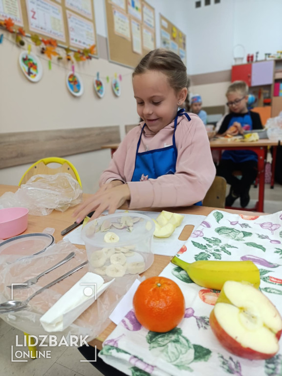 Klasowa wycieczka i witaminowa sałatka w IIa SP I