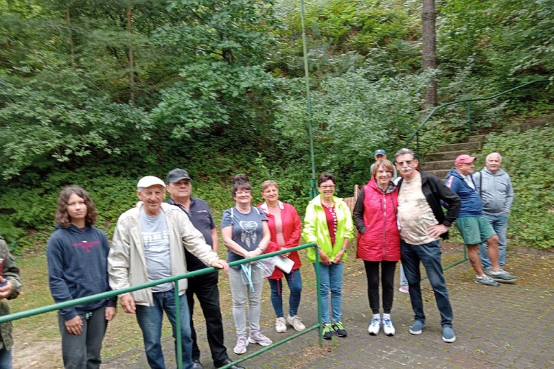 Studenci UTW Lidzbark na strzelnicy