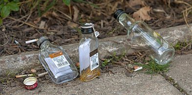 Ponad tysiąc "małpek" dziennie – jak Lidzbark pije mini alkohole-1385