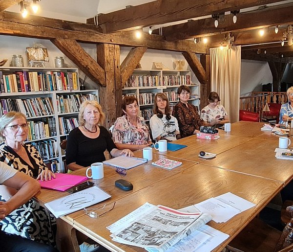 Lidzbarski Krąg Literacki spotkał się w bibliotece-965
