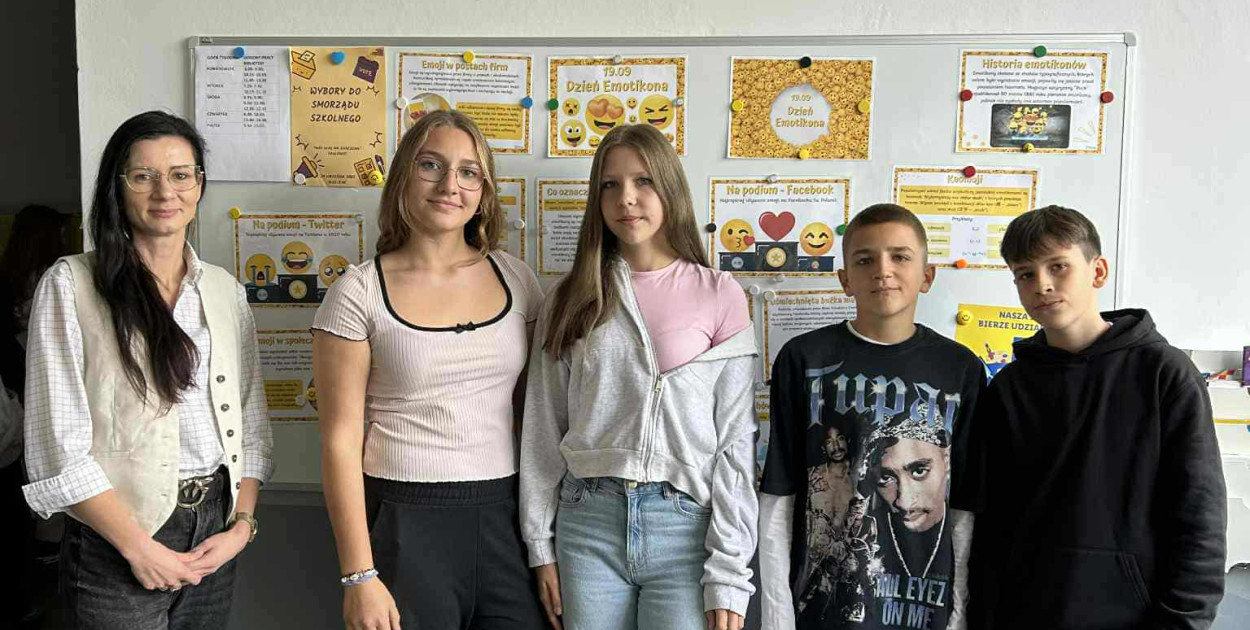 Samorząd Uczniowski 2025/2026 w Szkole Podstawowej w Starym Dłutowie – Julia Cejman, Stanisław Bartkowski, Julia Gołosz, Sebastian Podgórski